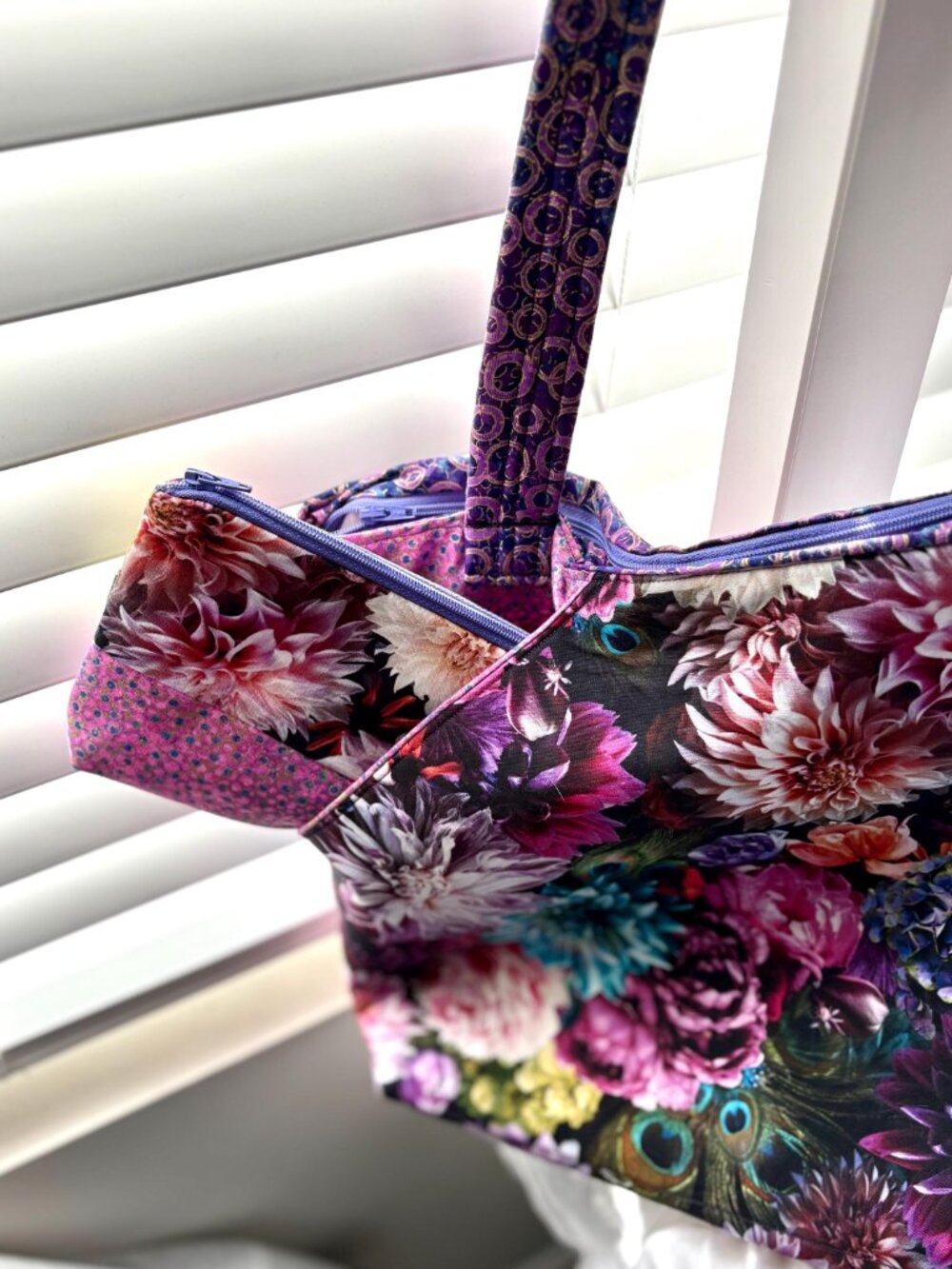 Garden Lover Tote w/Matching zipper Pouch - Picture 2 of 8